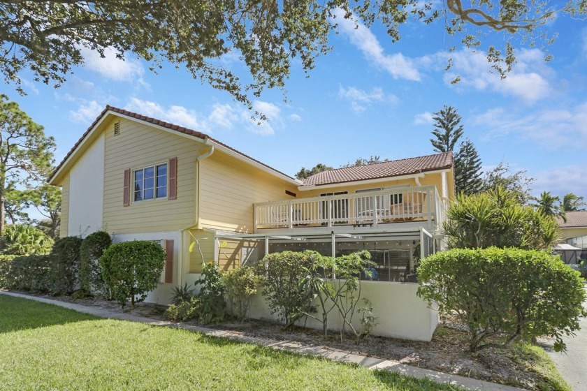 Discover coastal living at its finest with this charming - Beach Townhome/Townhouse for sale in Jupiter, Florida on Beachhouse.com