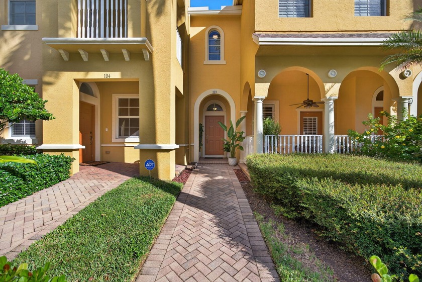 WELCOME HOME! This beautifully designed and meticulously - Beach Condo for sale in Jupiter, Florida on Beachhouse.com