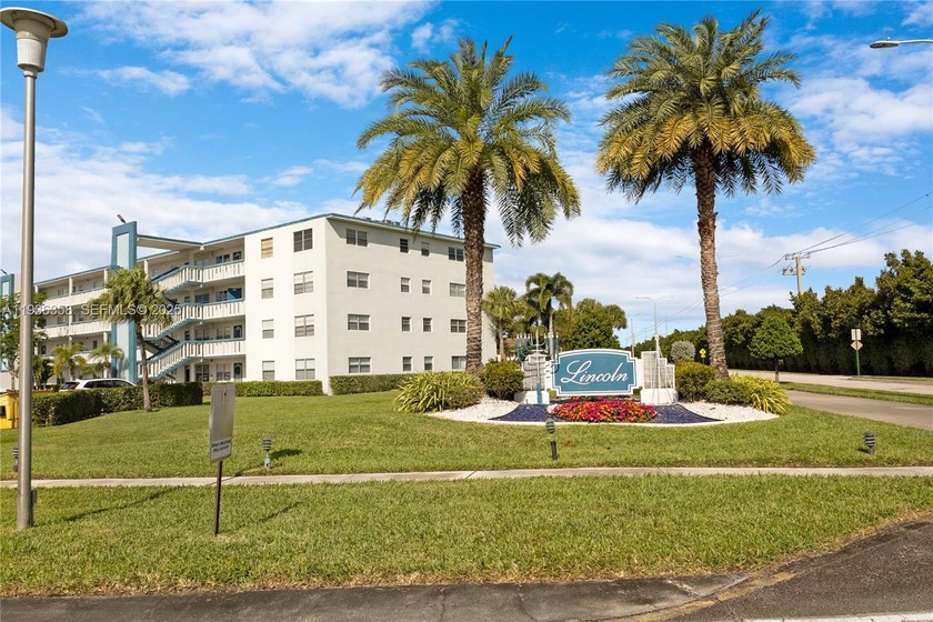 Located in the Lincoln section of Century Village, this - Beach Condo for sale in Boca Raton, Florida on Beachhouse.com