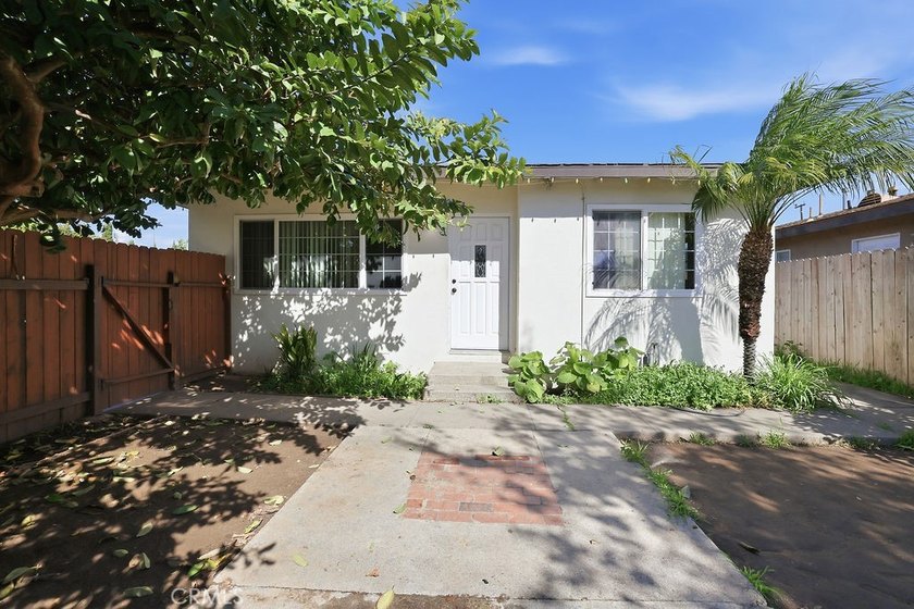 Rare vacant duplex in prime Costa Mesa--both units delivered - Beach Home for sale in Costa Mesa, California on Beachhouse.com