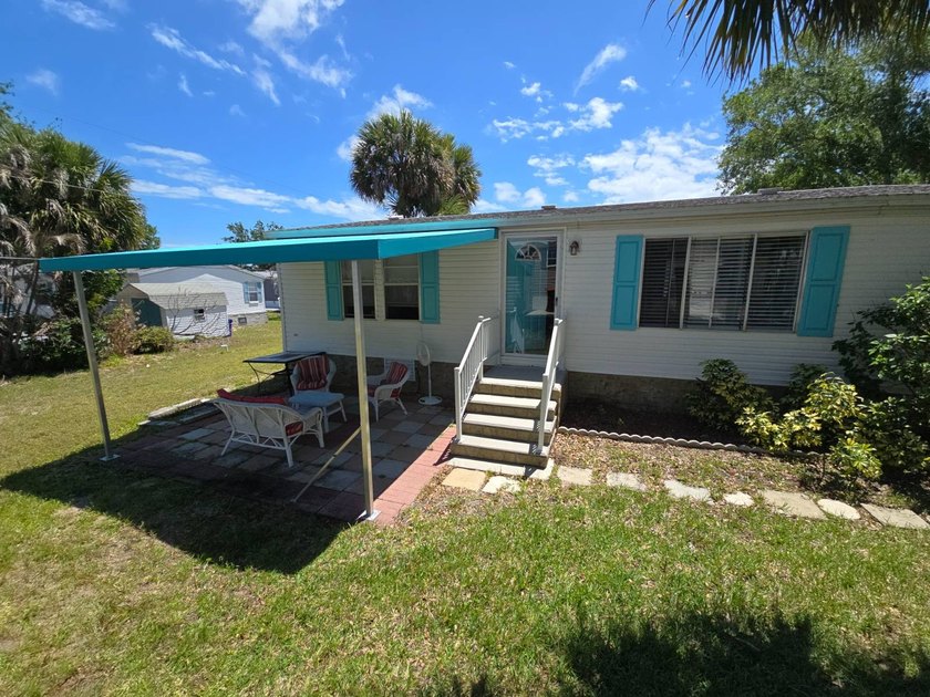 This beautifully maintained oversized 3 bedroom 2 bathroom home - Beach Home for sale in Sebastian, Florida on Beachhouse.com