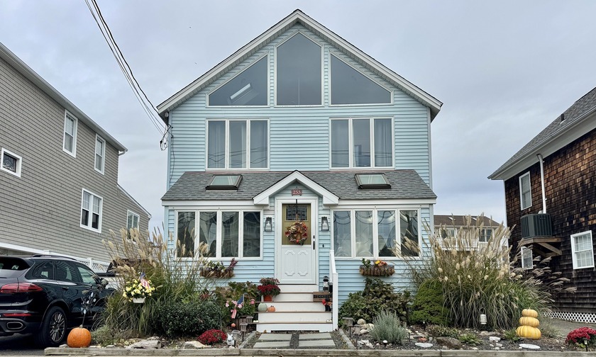 Experiencing coastal elegance in this beautifully maintained - Beach Home for sale in Milford, Connecticut on Beachhouse.com