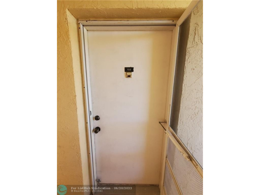 GREAT TWO BEDROOM AND TWO FULL-BATH APARTMENT AT MEADOWBROOK - Beach Condo for sale in Dania, Florida on Beachhouse.com