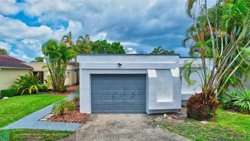 BOYNTON BEACH'S INDIAN SPRINGS COUNTRY CLUB IS A 55 AND UP - Beach Home for sale in Boynton Beach, Florida on Beachhouse.com