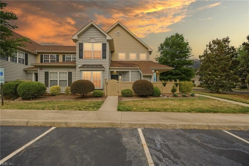 Bright and inviting first-floor unit in the desirable Braemar - Beach Townhome/Townhouse for sale in Williamsburg, Virginia on Beachhouse.com