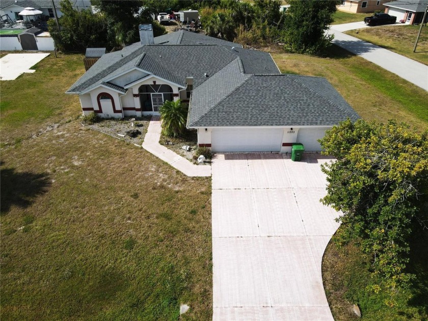 Wonderful 2 bedroom...with *Bonus* room that could be used as a - Beach Home for sale in Port Charlotte, Florida on Beachhouse.com