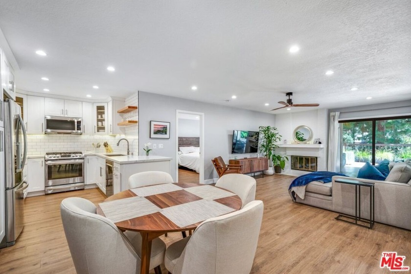 Exquisite 2 BD + 2 BA Single-Level Condo with Designer Upgrades - Beach Condo for sale in Playa Del Rey, California on Beachhouse.com