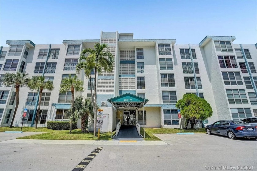 Move right in to this bright and airy corner penthouse unit - Beach Condo for sale in Sunny Isles Beach, Florida on Beachhouse.com