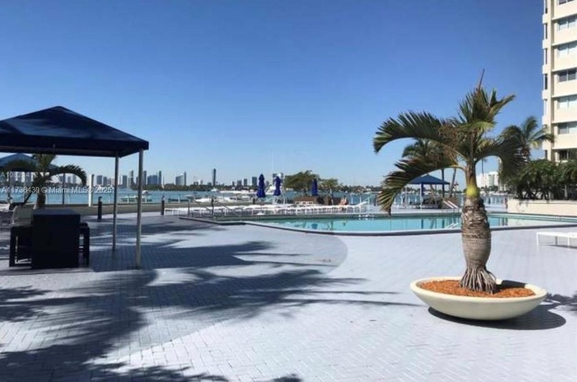 LOCATION!! LOCATION!! Beautiful ocean and bay views from this - Beach Condo for sale in Miami Beach, Florida on Beachhouse.com