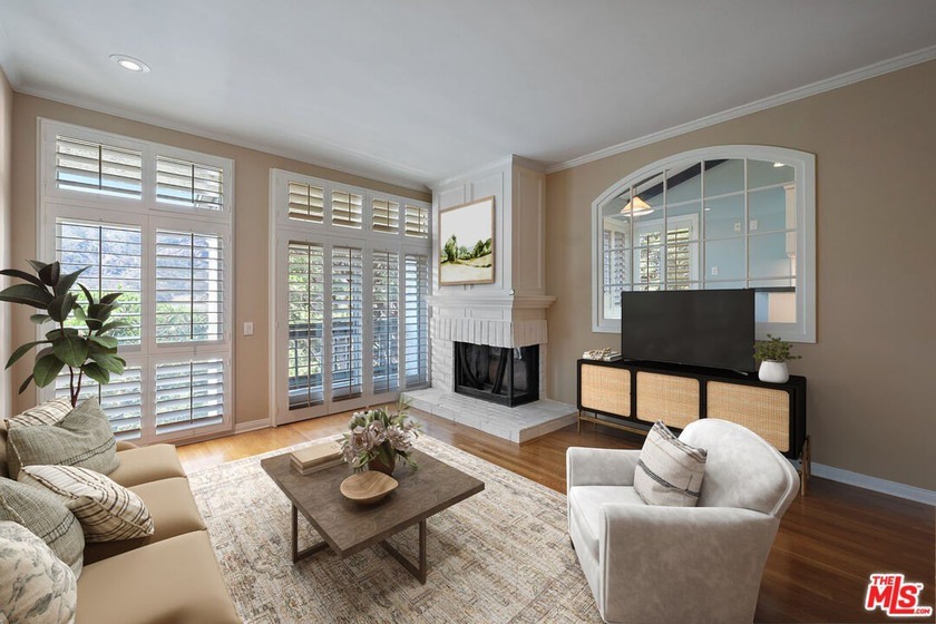 Located on peaceful Palisades Circle, this 2 BED w/a BONUS - Beach Condo for sale in Pacific Palisades, California on Beachhouse.com