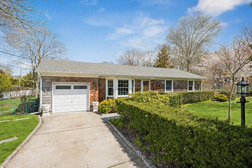 Set on over a quarter of an acre, this beautifully updated ranch - Beach Home for sale in Hampton Bays, New York on Beachhouse.com