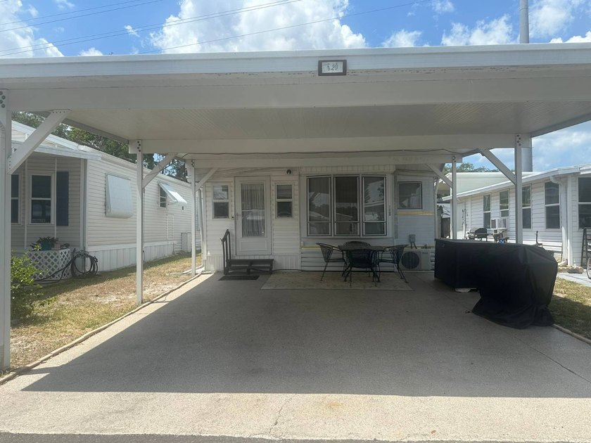 Escape to your own Florida retreat with this beautifully - Beach Home for sale in New Port Richey, Florida on Beachhouse.com