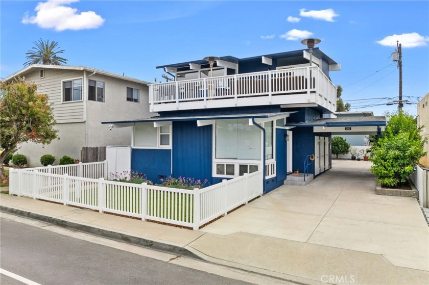 Beach duplex that offers an opportunity to reside in one unit - Beach Townhome/Townhouse for sale in San Clemente, California on Beachhouse.com