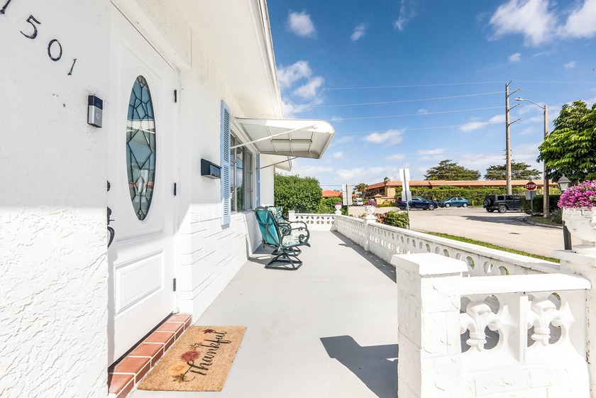 Charming 2 bed/2 bath single family house with a garage and 2 - Beach Home for sale in Boynton Beach, Florida on Beachhouse.com