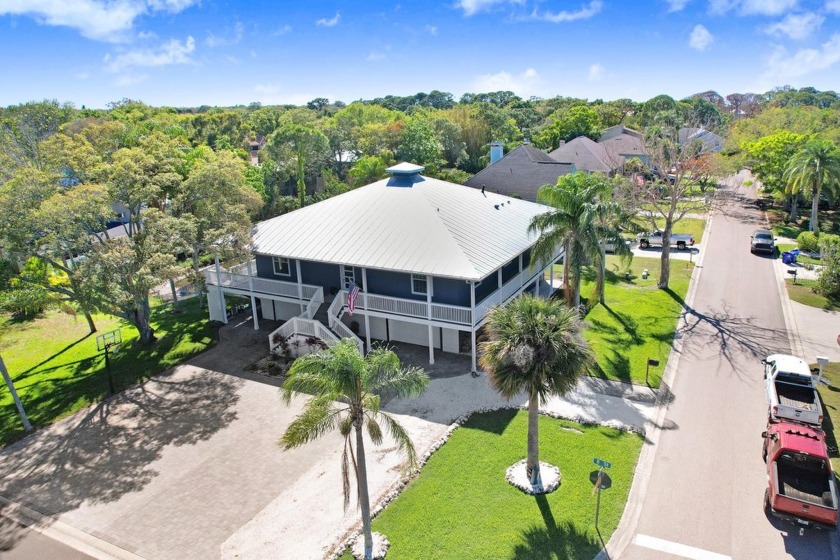 Under contract-accepting backup offers. Wow! Just Wow! Gorgeous! - Beach Home for sale in Palm Harbor, Florida on Beachhouse.com