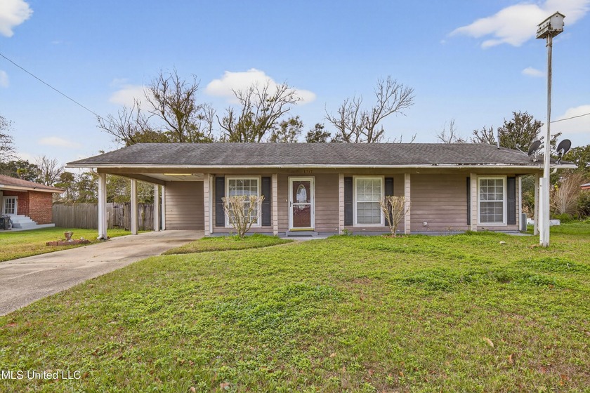 Great investment property with tons of spacefortable 3 bedroom - Beach Home for sale in Pascagoula, Mississippi on Beachhouse.com