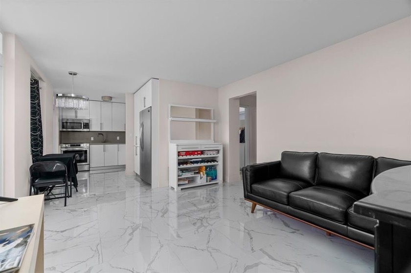 Stunning, completely remodeled 2-bedroom, 1-bath co-op in an - Beach Condo for sale in Fort Lauderdale, Florida on Beachhouse.com