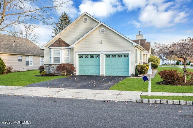 Rare Lake Ridge Gem with Finished Basement! Don't miss this - Beach Home for sale in Toms River, New Jersey on Beachhouse.com