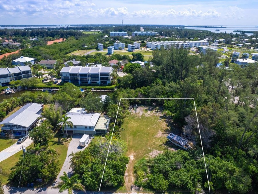 Buildable deep water canal lot in historic Cortez.  Minutes to - Beach Lot for sale in Cortez, Florida on Beachhouse.com