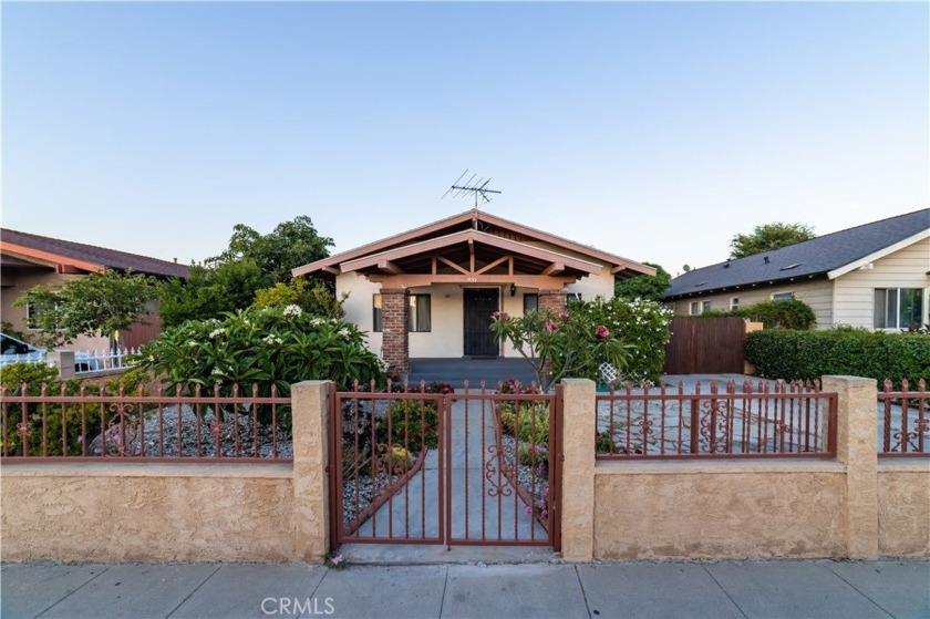 **Charming Three-Unit Building in Prime Long Beach Location** 
 - Beach Townhome/Townhouse for sale in Long Beach, California on Beachhouse.com