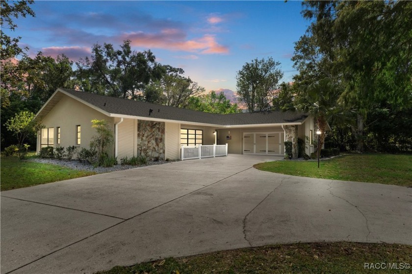 Looking for a nice large DRY yard?  This is it!  Then, when you - Beach Home for sale in Homosassa, Florida on Beachhouse.com