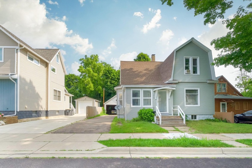 Calling all investors!  Two unit dwelling fully rented through - Beach 2 to 4 Units for sale in Saint Joseph, Michigan on Beachhouse.com