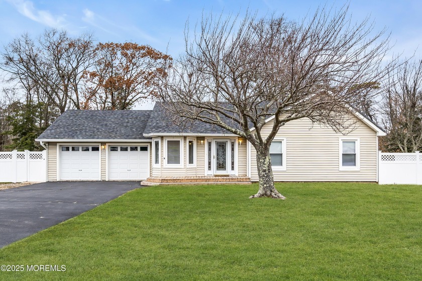 Welcome to this beautifully maintained 3 bedroom, 1.5 bath - Beach Home for sale in Lanoka Harbor, New Jersey on Beachhouse.com
