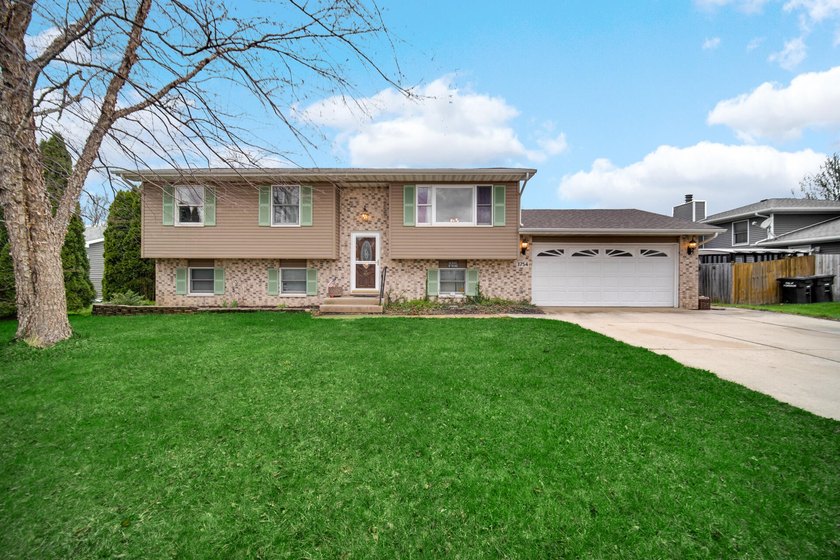 Welcome Home to This Spacious Bilevel Home in the Desirable Town - Beach Home for sale in Portage, Indiana on Beachhouse.com