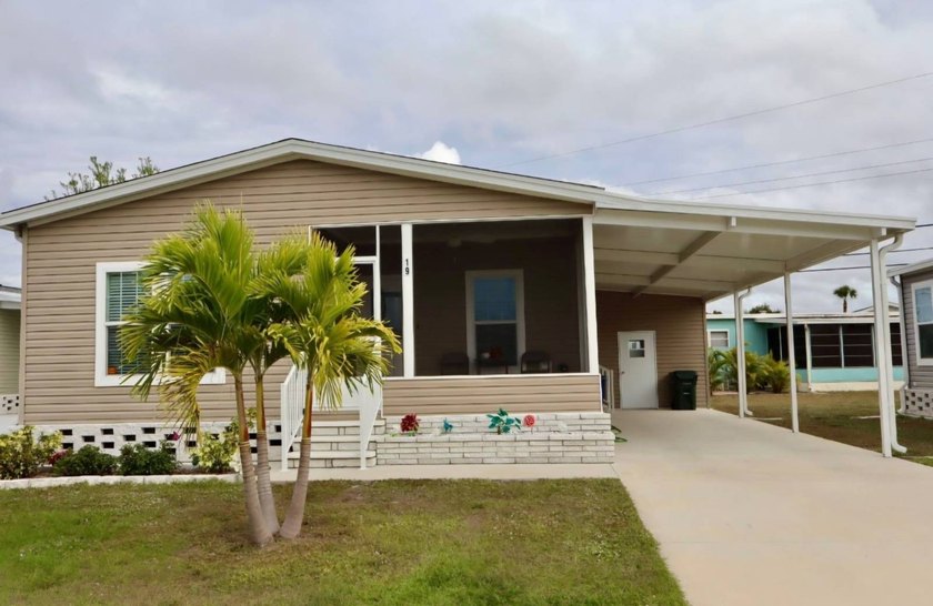 Live in luxury! This 2bedroom, 2 bathroom home. The 3rd bonus - Beach Home for sale in Sarasota, Florida on Beachhouse.com