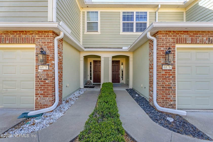 Step into this beautifully refreshed townhome in one of the - Beach Townhome/Townhouse for sale in Jacksonville, Florida on Beachhouse.com