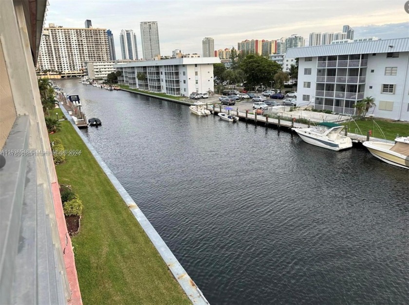 Move-in ready unit in a 55+ community in Eastern Shores. Enjoy - Beach Condo for sale in North Miami Beach, Florida on Beachhouse.com