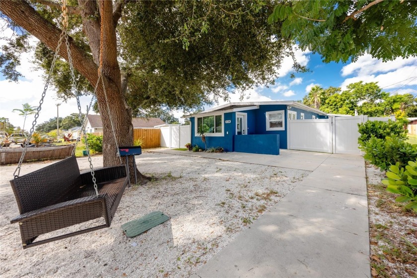 Welcome to move-in-ready Florida living in Disston Heights, one - Beach Home for sale in St. Petersburg, Florida on Beachhouse.com