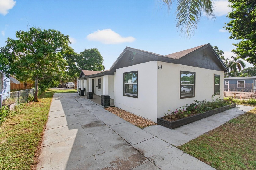 Calling all 1031 exchange buyer! Great Investment Opportunity in - Beach Townhome/Townhouse for sale in Lake Worth Beach, Florida on Beachhouse.com