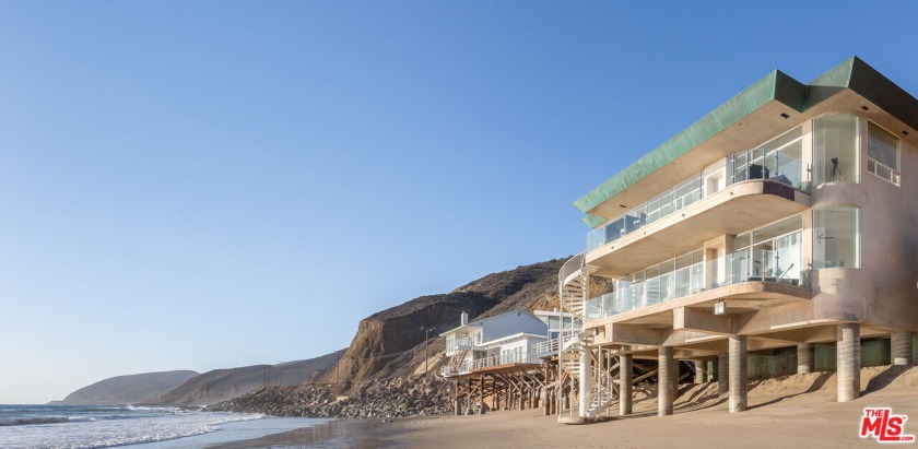 Contemporary Oceanfront sits on appx. 70 feet. of beach - Beach Home for sale in Malibu, California on Beachhouse.com