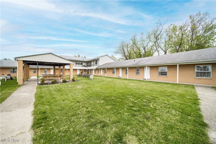 Turnkey 11-Key Motel Investment Opportunity in - Beach Lot for sale in Geneva, Ohio on Beachhouse.com