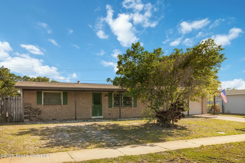 Beautiful Merritt Island pool home offering the perfect blend of - Beach Home for sale in Merritt Island, Florida on Beachhouse.com