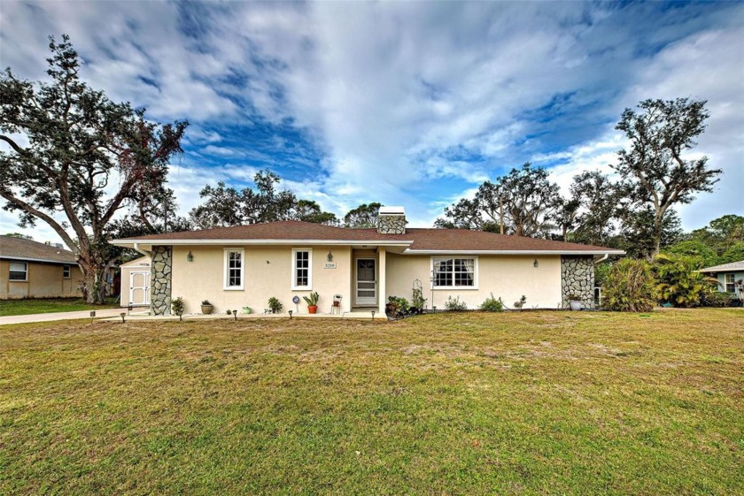 Beautiful South Venice 3 bedroom, 2 bath split plan pool home - Beach Home for sale in Venice, Florida on Beachhouse.com