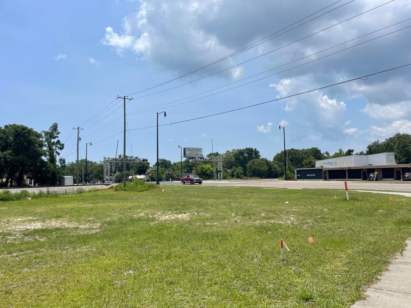Excellent commercial lot in Gulfport, MS! This .24 acre lot in - Beach Lot for sale in Gulfport, Mississippi on Beachhouse.com