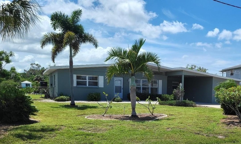 Waterfront gem recently entirely renovated.  Located on wide - Beach Home for sale in Ruskin, Florida on Beachhouse.com