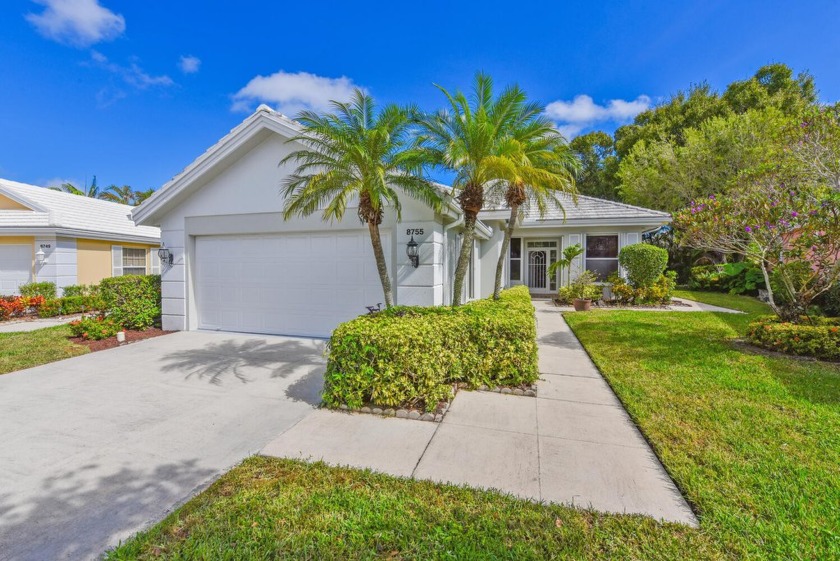 This beautiful extended Bedford model is located in the highly - Beach Home for sale in Palm Beach Gardens, Florida on Beachhouse.com