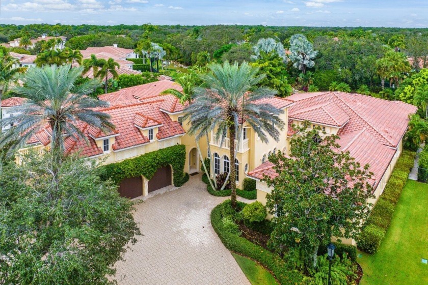 Don't miss out on this gorgeous & grand home, offering privacy - Beach Home for sale in Palm Beach Gardens, Florida on Beachhouse.com
