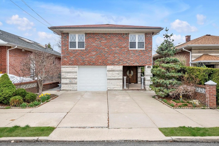 This charming single-family home in Whitestone offers 3 bedrooms - Beach Home for sale in Whitestone, New York on Beachhouse.com