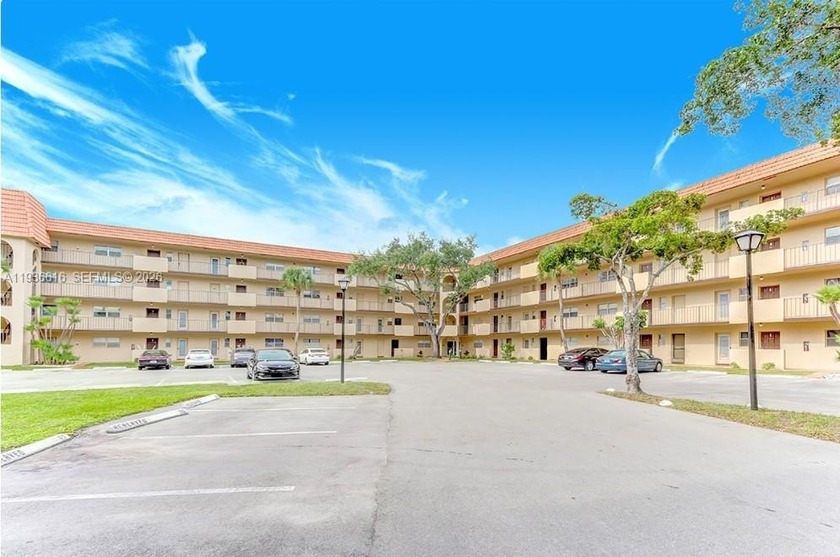 For sale in the desirable The Falls of Inverrary community, this - Beach Condo for sale in Lauderhill, Florida on Beachhouse.com