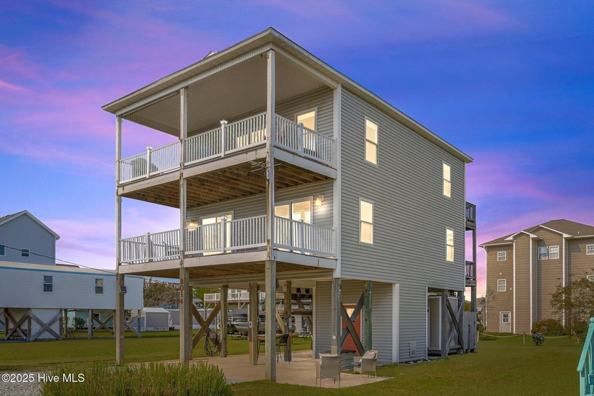 NO HOA!!! Motivated Seller! Coastal Living at Its Finest - Canal - Beach Home for sale in Surf City, North Carolina on Beachhouse.com