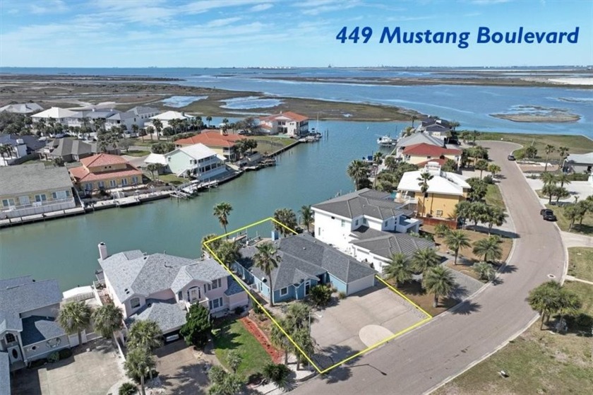 Near-point canal front BEAUTY! This meticulously designed 3-bdrm - Beach Home for sale in Port Aransas, Texas on Beachhouse.com