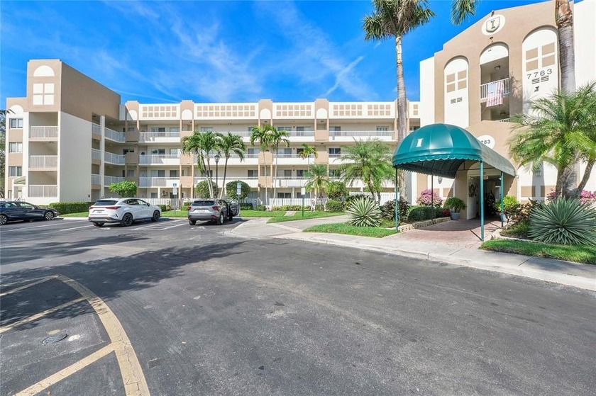 STUNNING, UNIT SHOWS LIKE A MODEL!!! DON'T MISS THIS NEWLY - Beach Condo for sale in Tamarac, Florida on Beachhouse.com