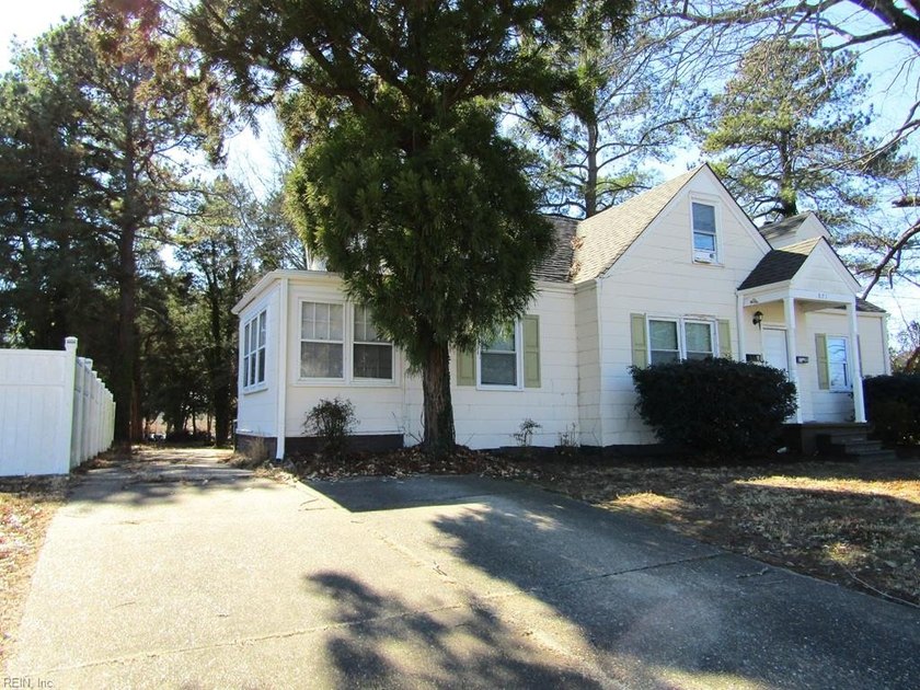 Duplex offers two spacious units, each with its own private - Beach Lot for sale in Norfolk, Virginia on Beachhouse.com