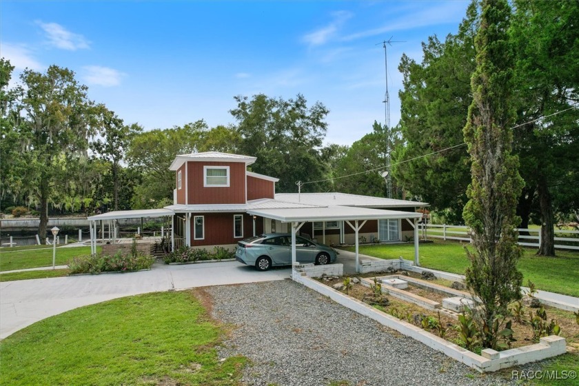 INVESTORS SPECIAL! TONS OF POTENTIAL! This home flooded during - Beach Home for sale in Inglis, Florida on Beachhouse.com