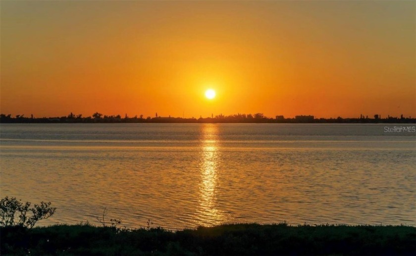 PRICE REDUCTION! Inviting and impeccably maintained, this - Beach Condo for sale in Longboat Key, Florida on Beachhouse.com