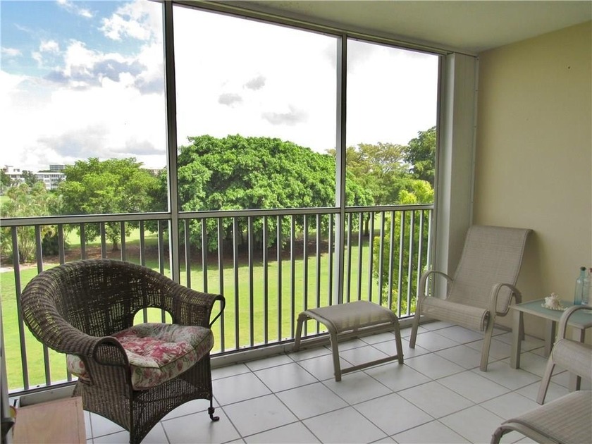 Large 1BR 1 1/2 BA. Gorgeous golf view, tastefully furnished - Beach Condo for sale in Pompano Beach, Florida on Beachhouse.com